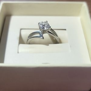 Seta sterling silver solitaire ring